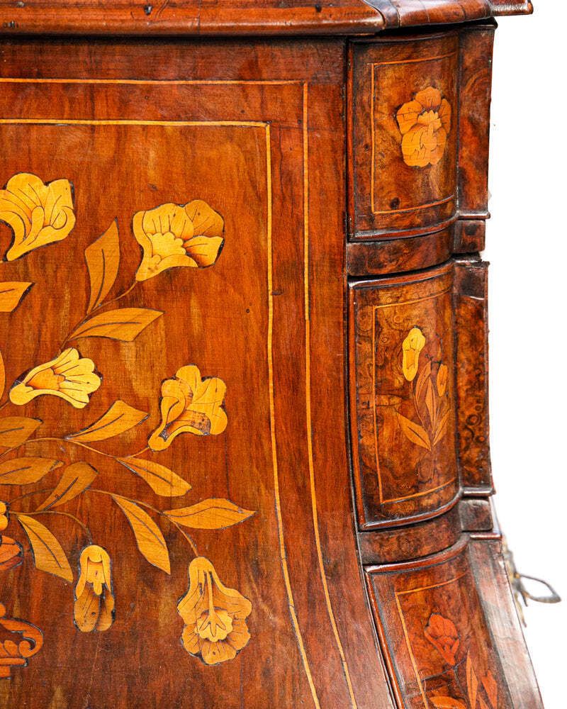photo furniture Kleine Antieke Nederlandse Bloemmarquetrie Vitrinekast