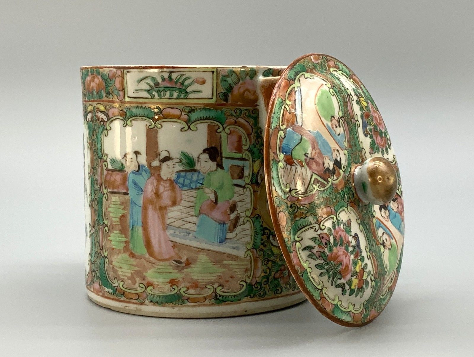 Large 19thc Chinese Export Famille Rose Porcelain Barrel Form Coffee Pot & Cover photo vintage
