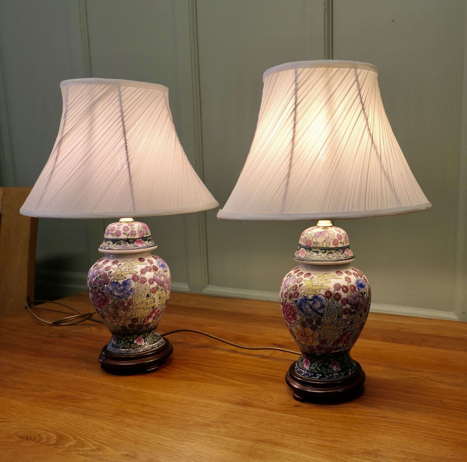 A Pair Of Famille Rose Vase Lamps photo furniture