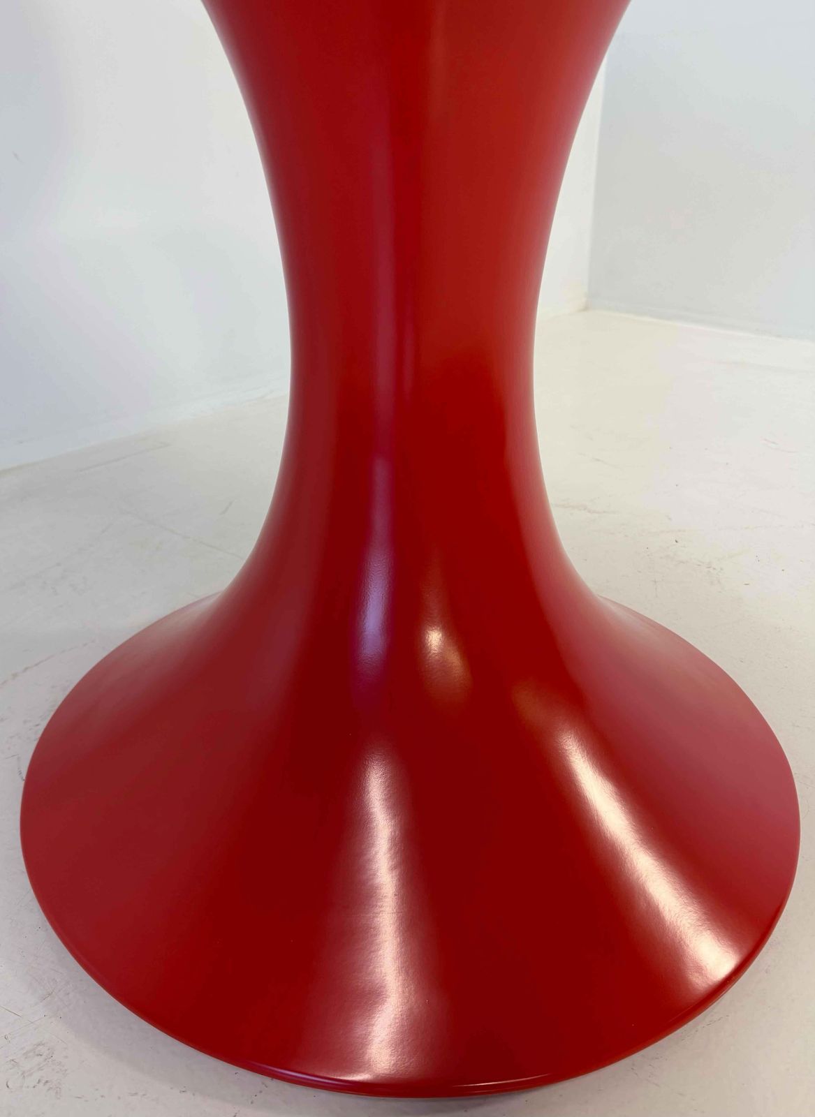 Italian Art Deco Round Table In Ziricote Wood With Red Lacquered Base, 1950s photo vintage