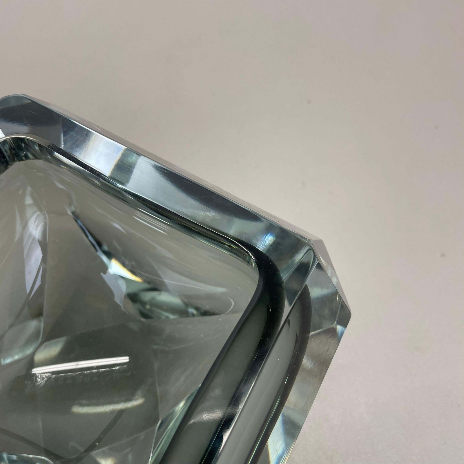 photo furniture Xxl 3.3kg Glass Faceted "Diamond" Sommerso Bowl Element Murano Italy, 1970s