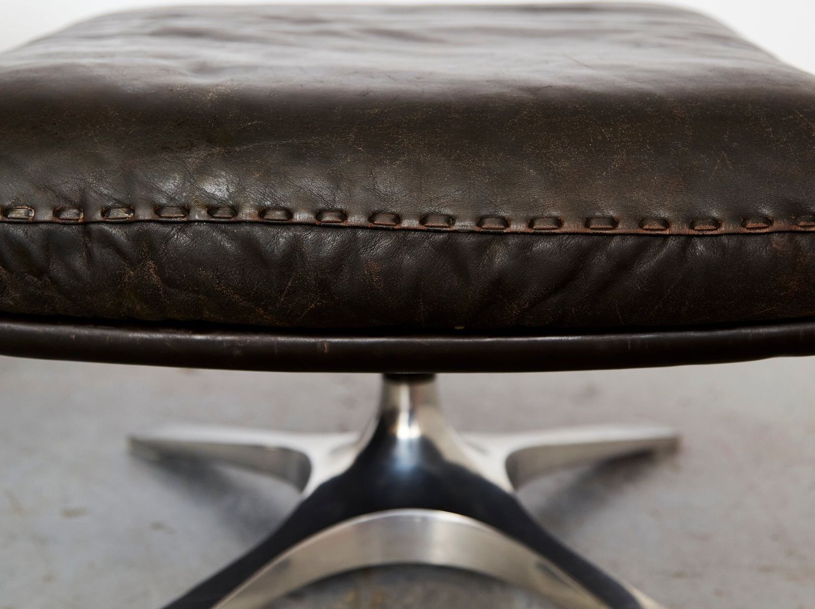 Set Of Cow Leather Ds 31 Lounge Chair And Ottoman From De Sede, 1970s photo Furniture