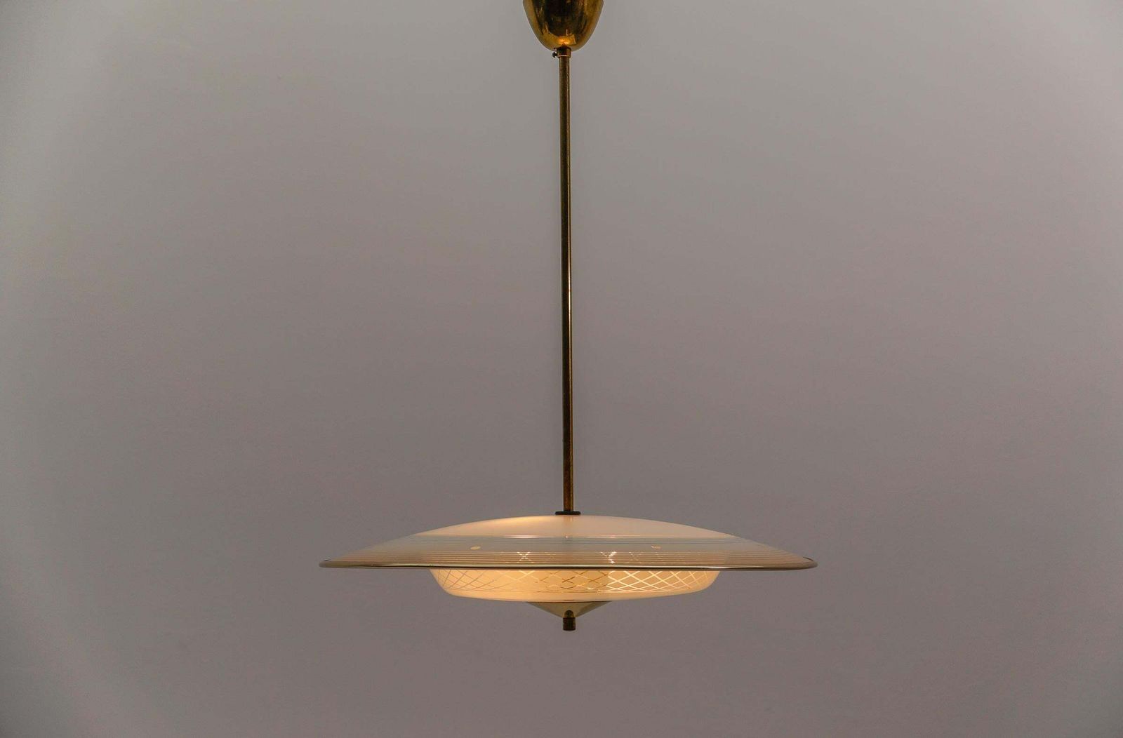 photo vinterior Beautiful Mid Century Modern Hanging Lamp In Glass And Brass, 1950s