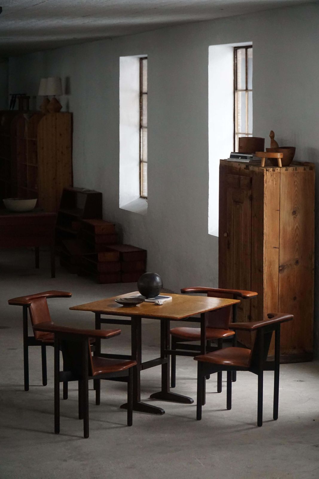 photo vintage Hans Olsen, Set Of 4 Frederik VII Dining Chairs, Oak & Leather, Mid 20th Century