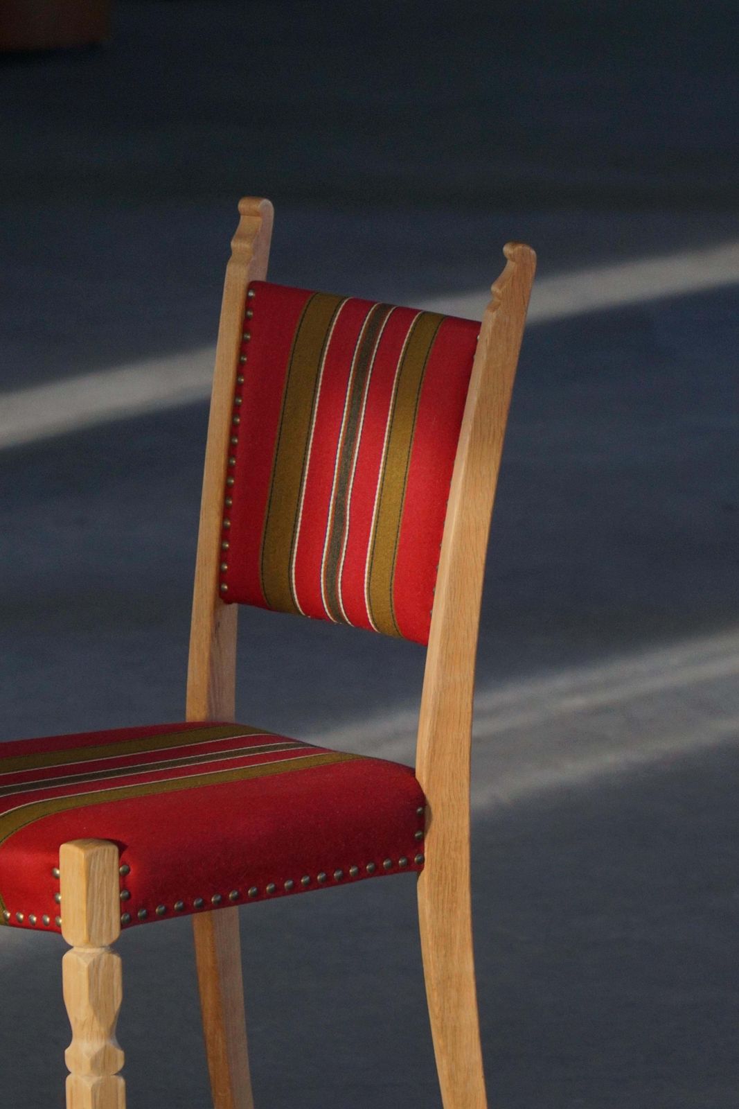 photo furniture Danish Mid Century Modern, Set Of 6 Oak Dining Chairs, Henning Kjærnulf, 1960s