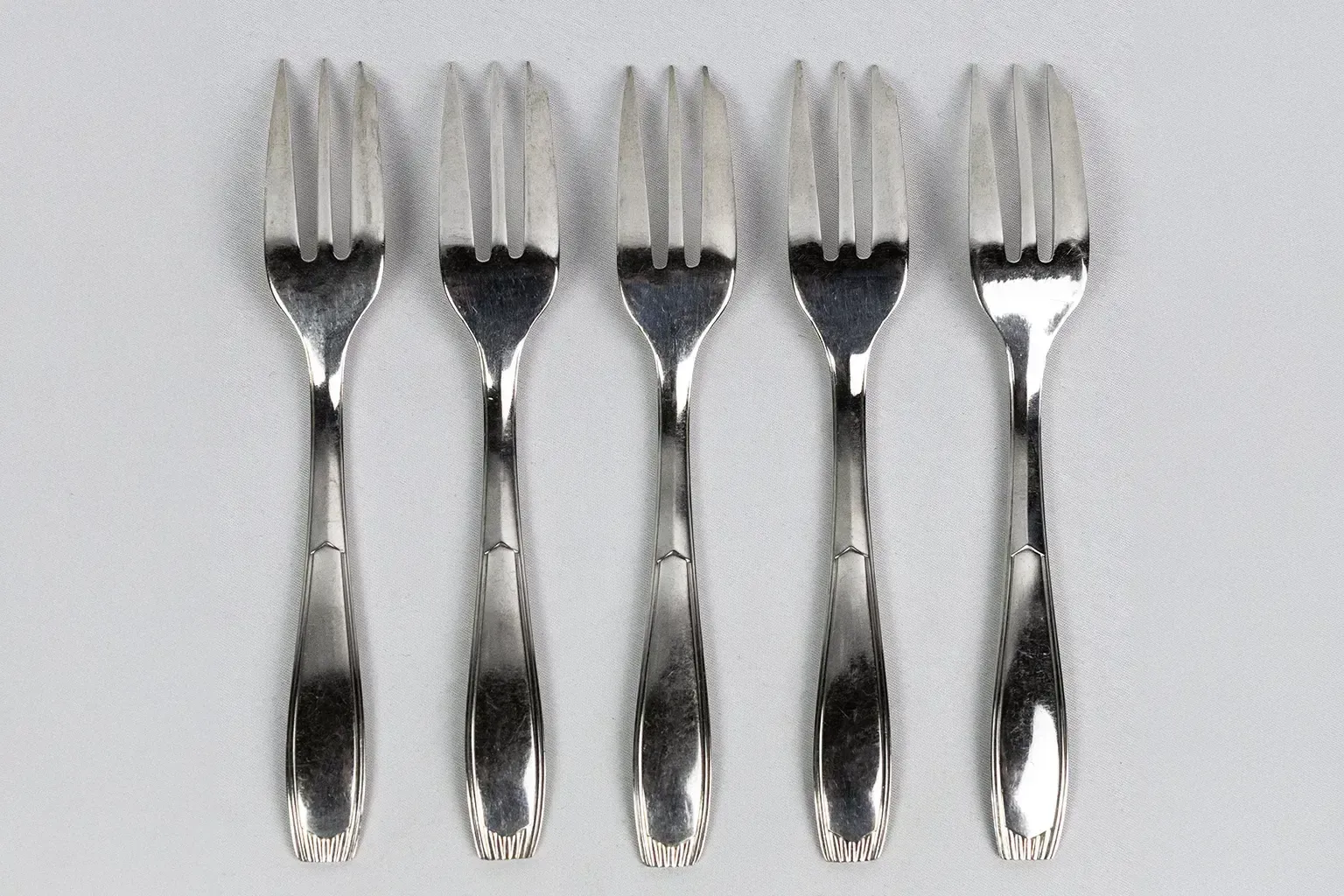 photo furniture Set Of 10 Christofle Saigon Pattern Silver Plated Dessert Forks (Alfénide)