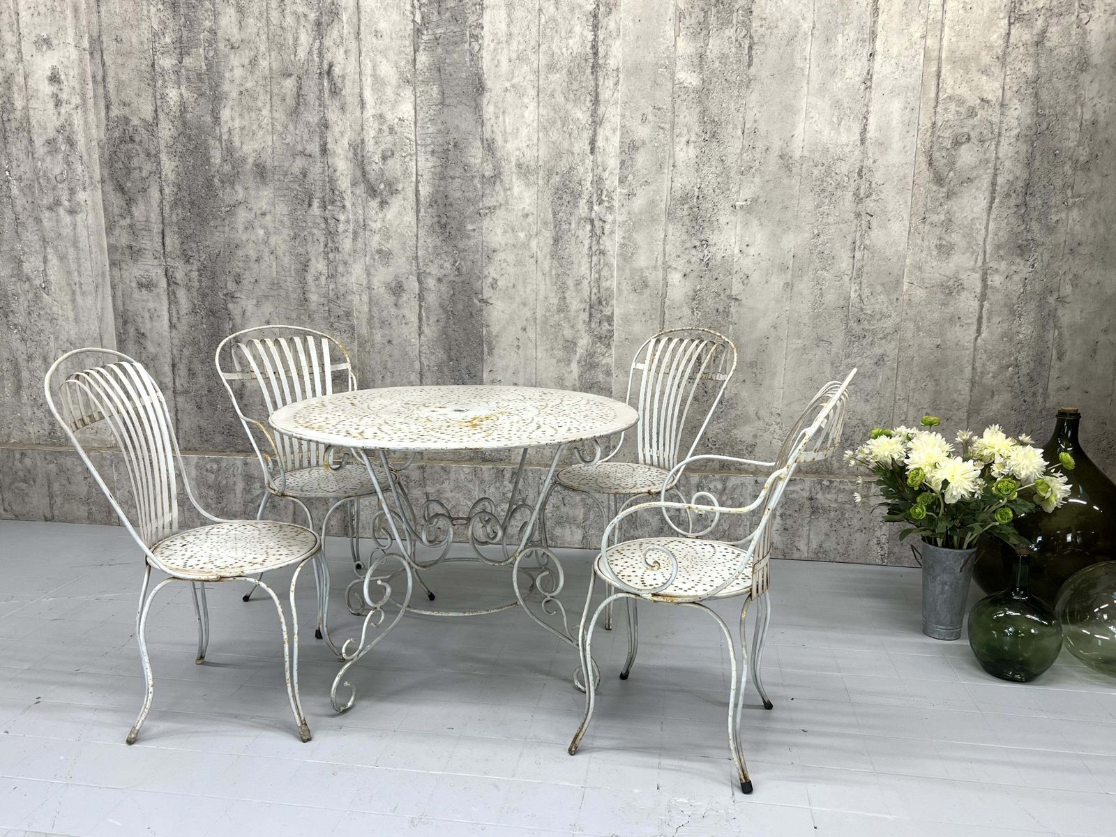 Set Lightest Grey Metal Garden 2 Chairs + 2 Carvers Plus Circular Table