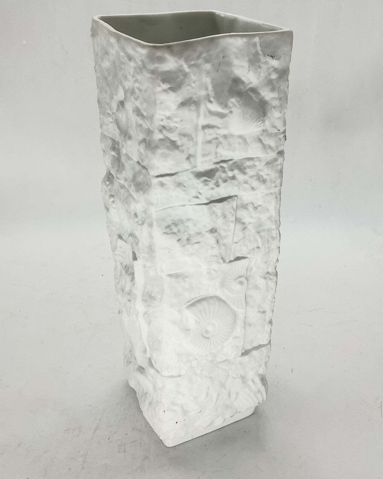 Ak Kaiser Op Art Fossil Vase Matt White Porcelin Bavaria German Mcm 29cm 1967 photo furniture