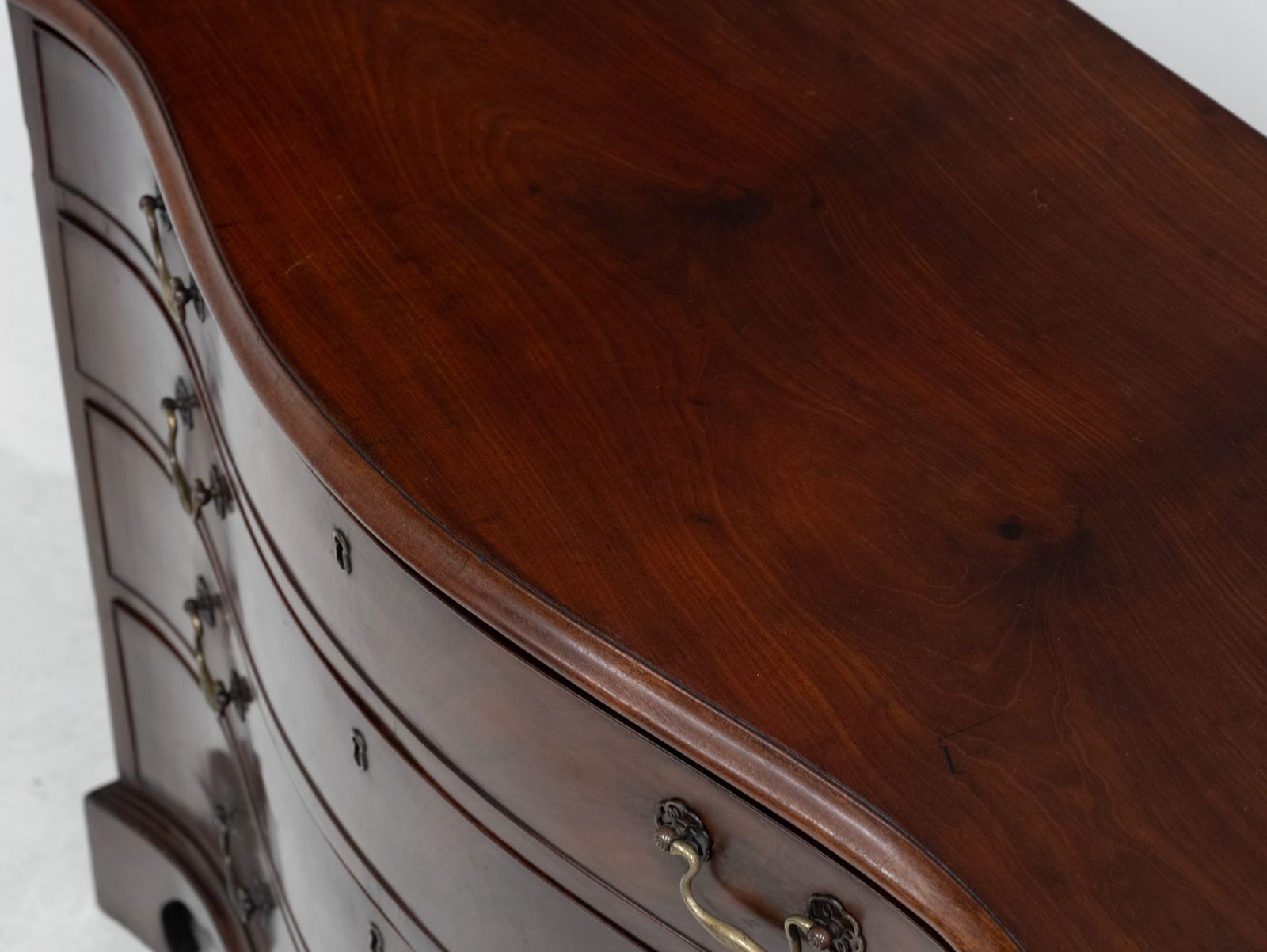 George III Mahogany Serpentine Chest Of Drawers photo buy