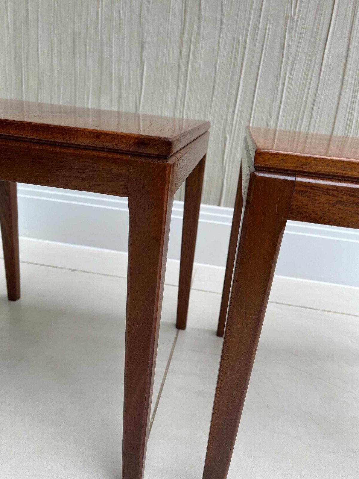 photo vinterior Mid Century British Teak Nesting Side Tables – Pair (C.1960s–70s)