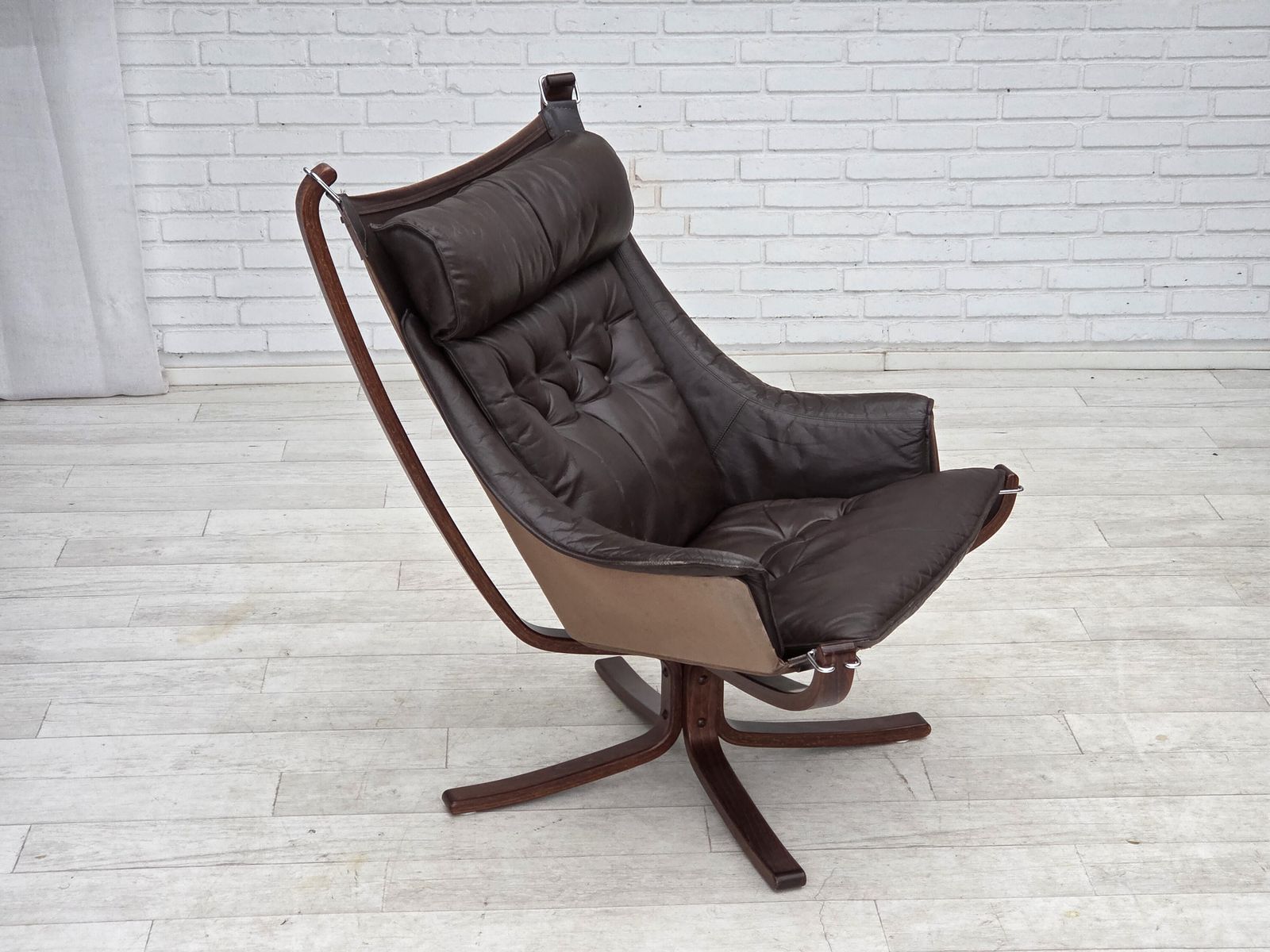 Ca. Jaren 1970, Noors Design Door Sigurd Ressel, Lounge Chair Model "Falcon". photo for sale