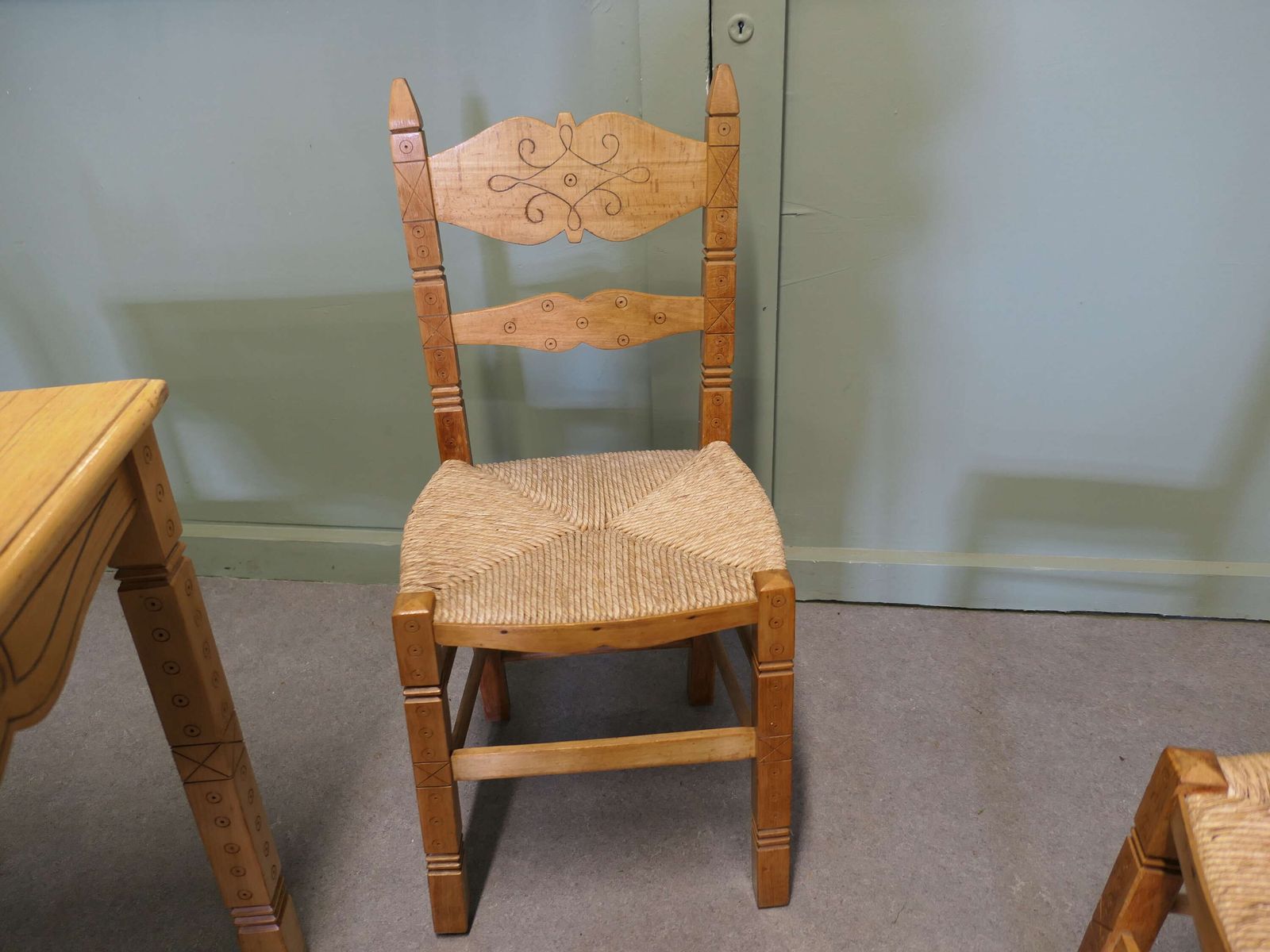 Country Style Carved Dining Table And 4 Chairs This Is A Very Pretty Set photo 810.0