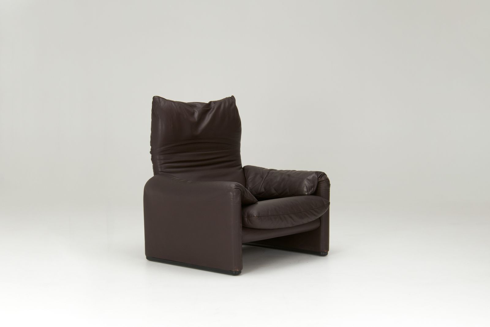 'Maralunga' Armchair   Vico Magistretti photo buy