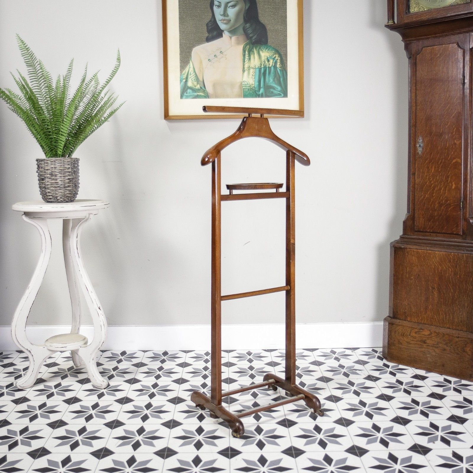 A Mid Century Gentleman's Valet In Fratelli Reguitti Style
