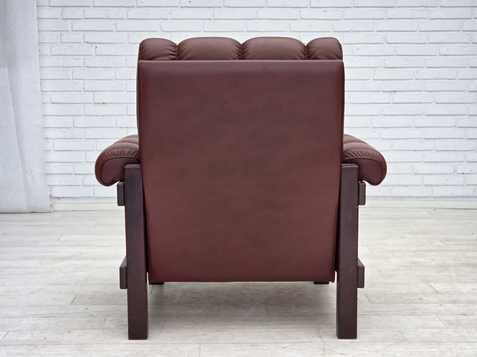 1090.0 Ca. Jaren 1970, Scandinavische Fauteuil, Meubeleer, Donker Beukenhout. photo