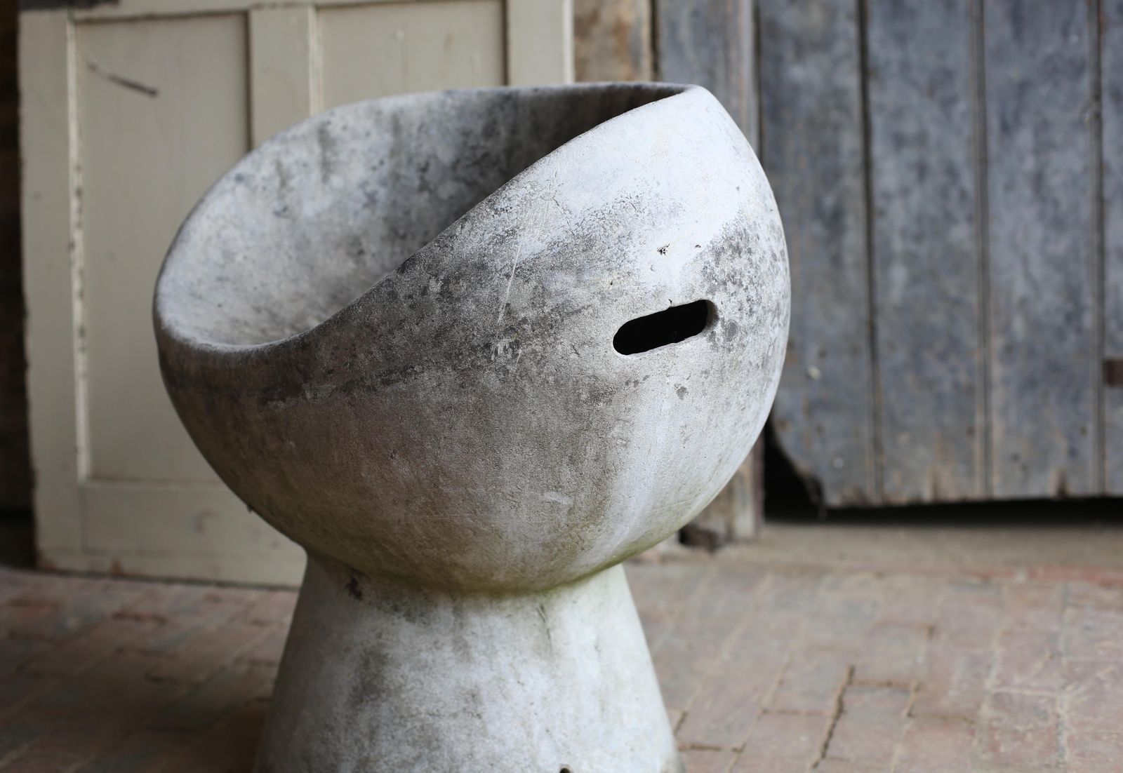 photo furniture Willy Guhl Pod Chair, Concrete, 1960s, Swiss