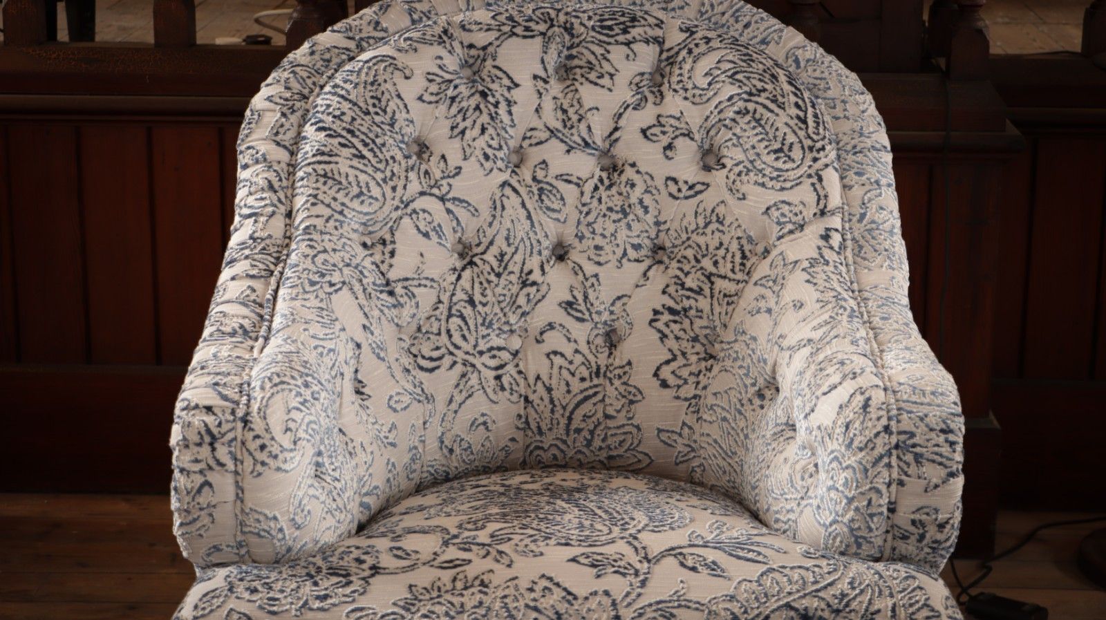 photo vintage George Smith Markham Armchair White Blue Linen Chenille Jp Baker Paisley Del 🚚