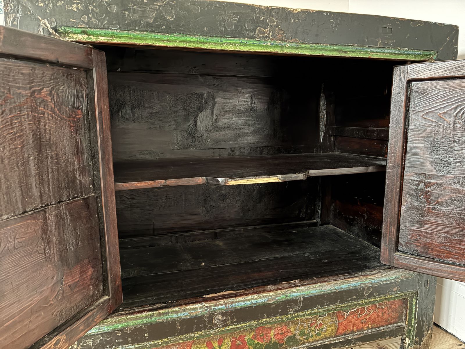 photo vinterior Antique Chinese Cupboard Circa 1900