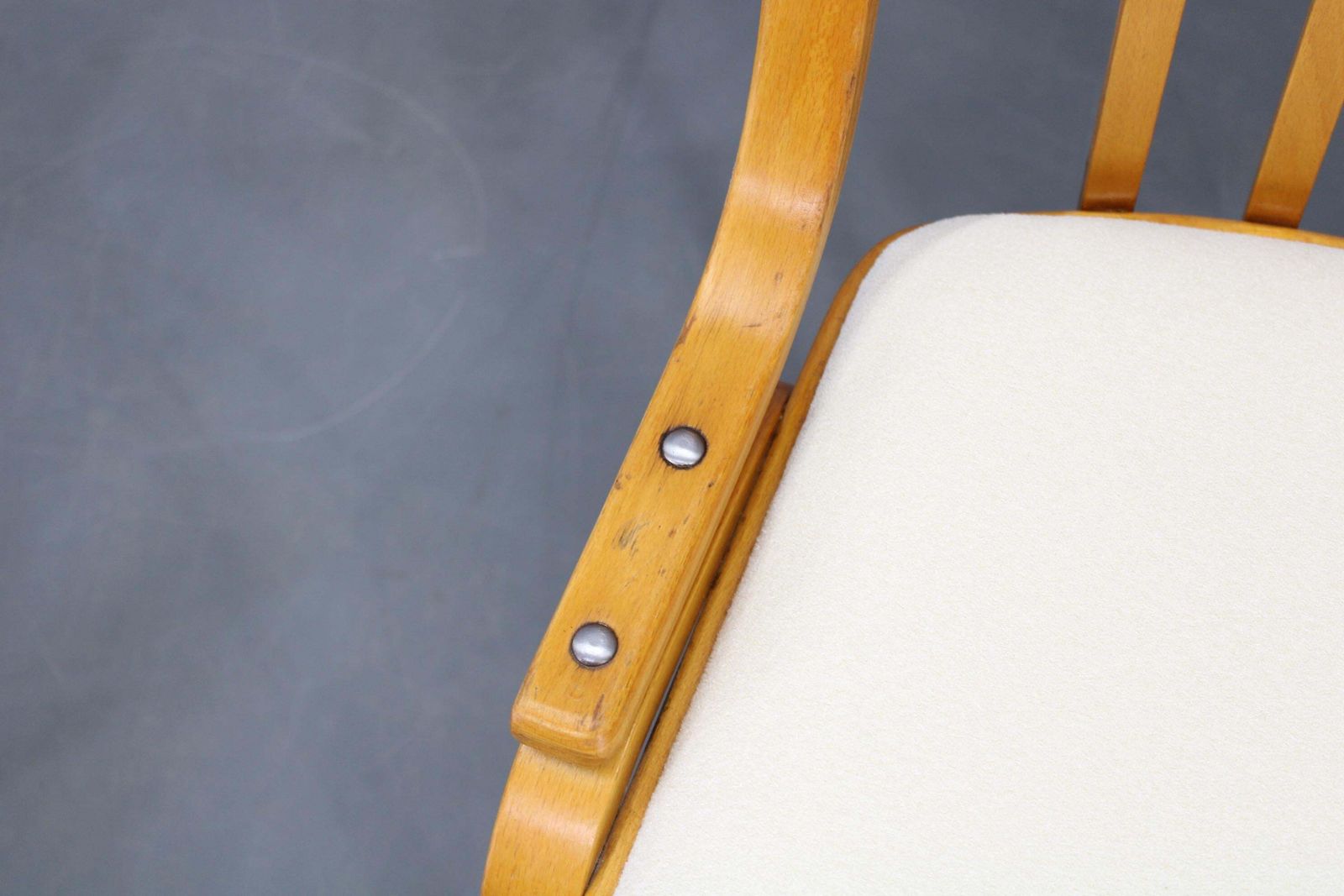 photo vintage Set Of Four Restored Mid Century Dining Chairs By Jitona