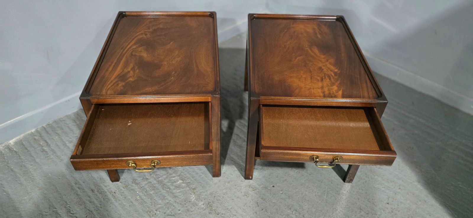 Wonderful Pair Mahogany Lamp Tables photo vinterior