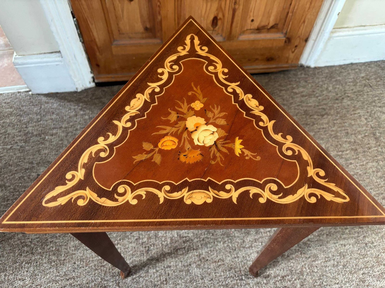 Small Italian (Sorrento) Musical Table With Storage & Swiss Musical Movement photo 95.0