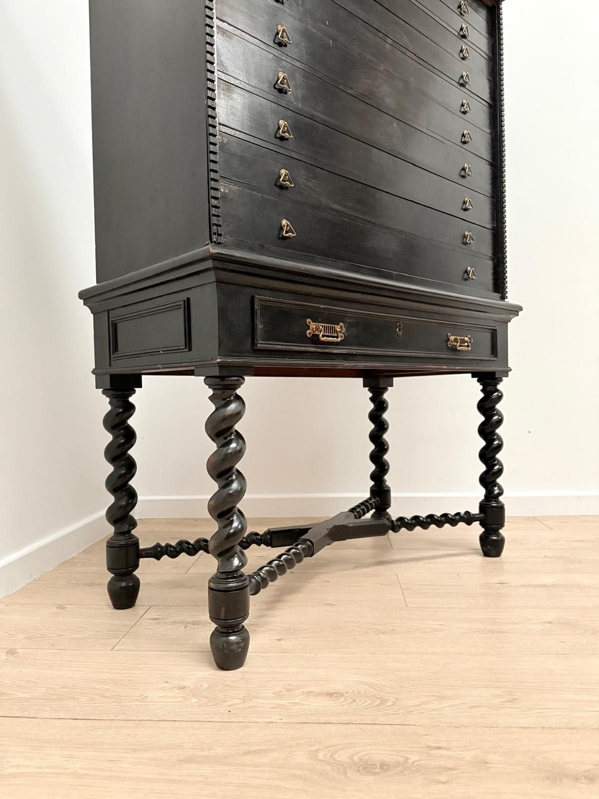 Furniture Ebonised Jewelry, Specimen Chest Spiral Turned Legs Delivery Available 0010. photo