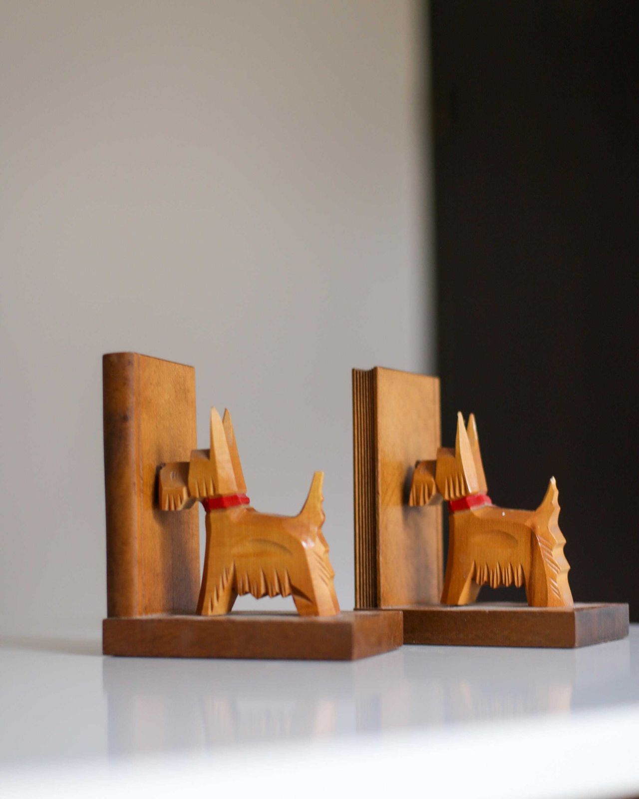 Vintage Wooden Dog Bookends – Hand Carved, Made In Yugoslavia (Mid Century) photo vinterior