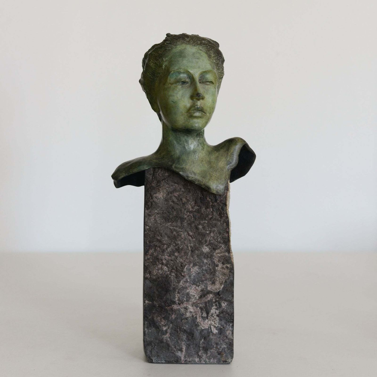 Vrouwelijk Bronzen Buste – Gesigneerd En Genummerd