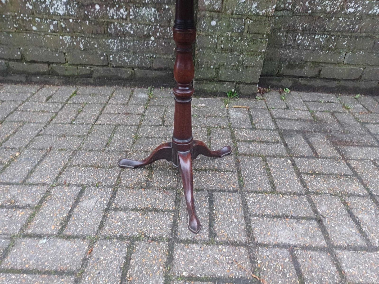Victorian Mahogany Occasional Side Wine Table Round Top Turned Column Tripod Base Antique Lamp Plant Stand Bedside Table photo Furniture