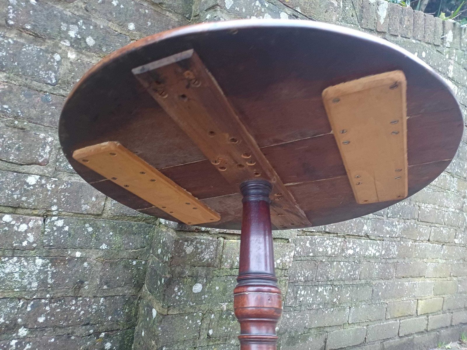 photo vinterior Victorian Mahogany Occasional Side Wine Table Round Top Turned Column Tripod Base Antique Lamp Plant Stand Bedside Table