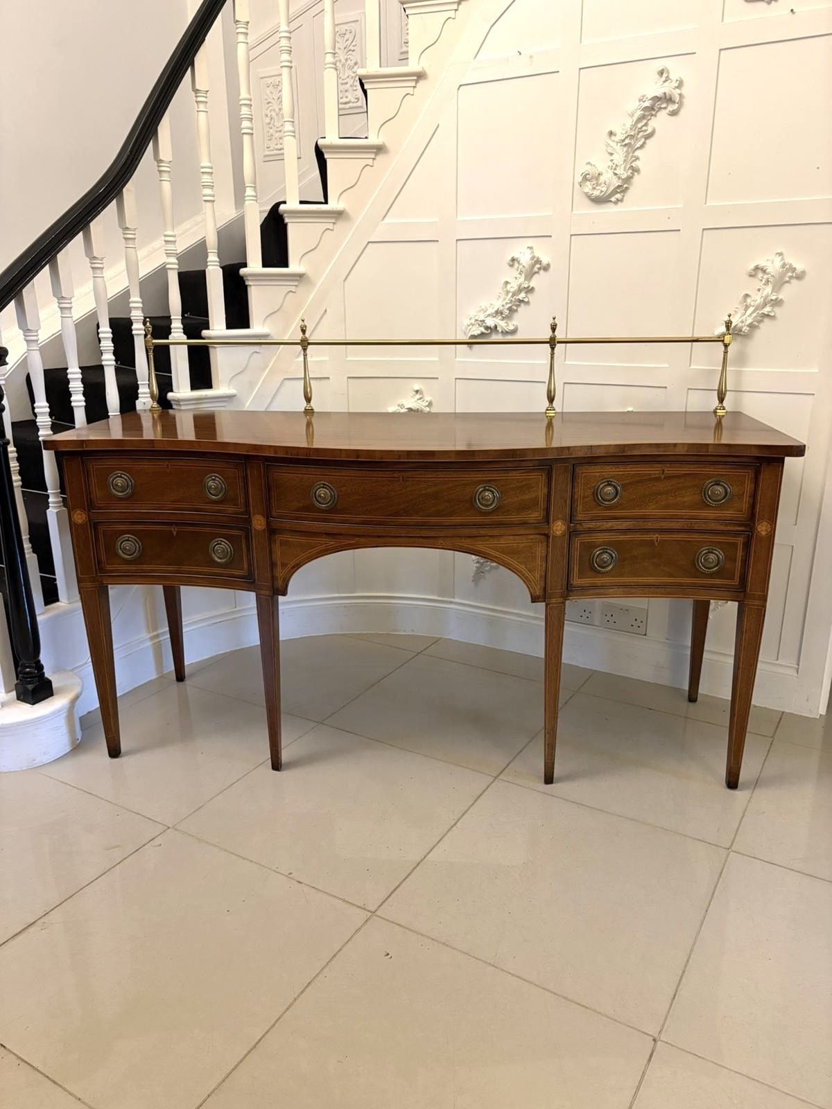 photo vintage Antique Early 20th Century Figured Mahogany Serpentine Sideboard