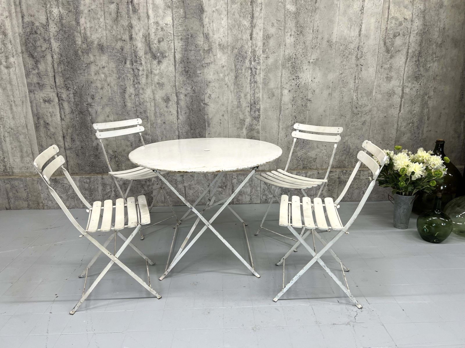 Circular Folding White Metal Garden Furniture Set With 4 Folding Chairs