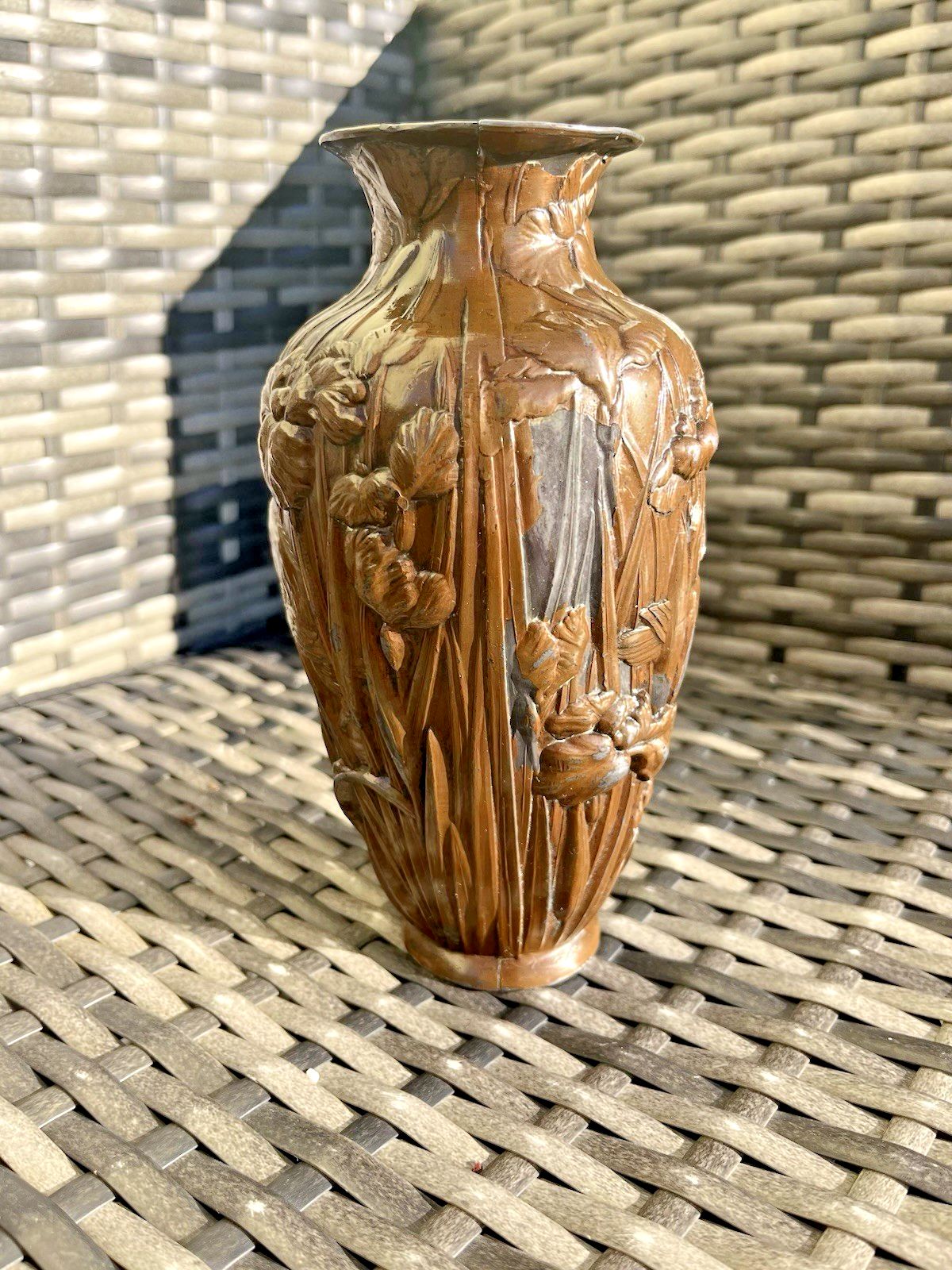 photo vintage Antique Japanese Meiji Period Bronze Tone Copper Clad Crane Bird Vase Nouveau