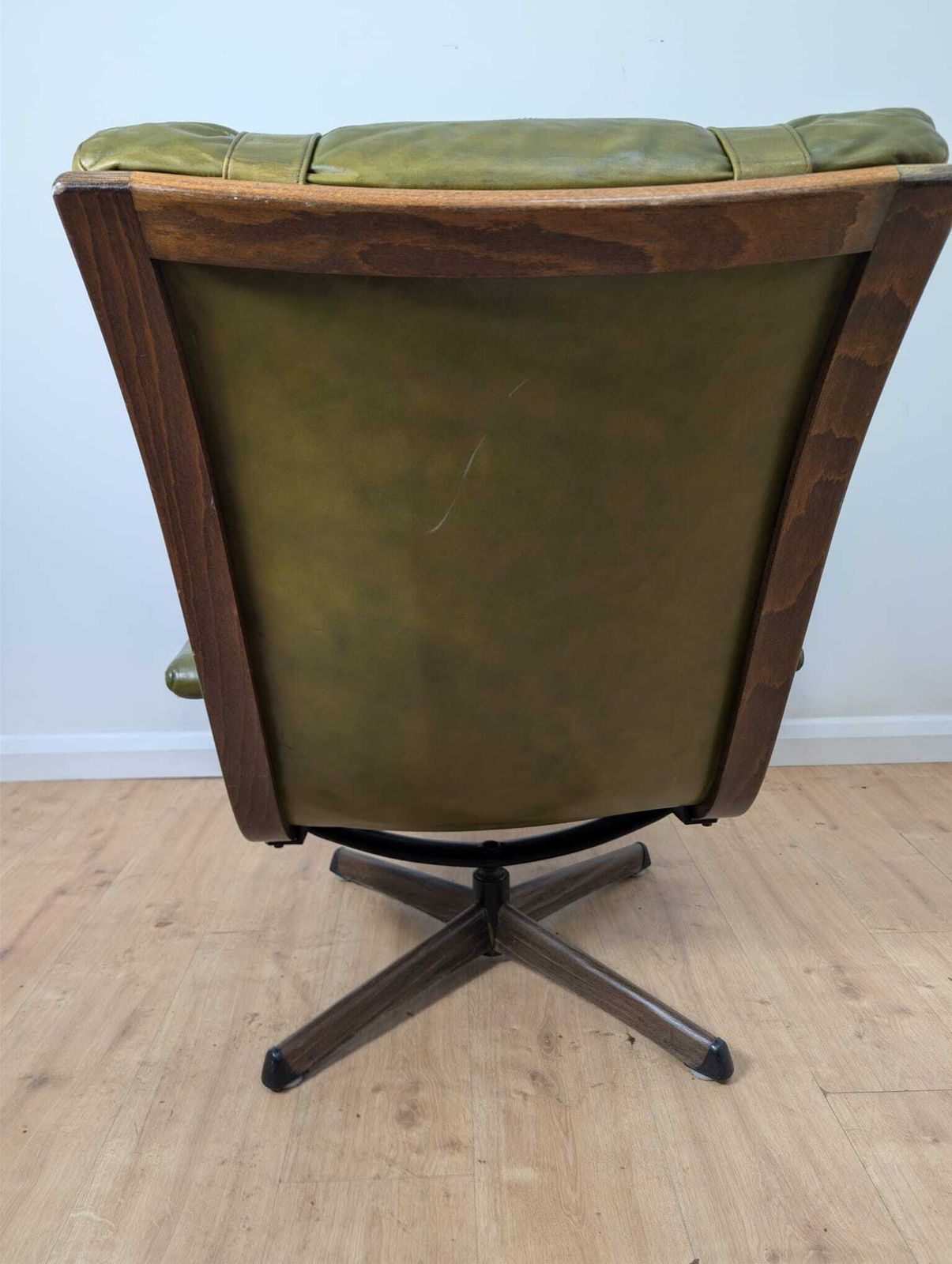 Vintage Swedish Göte Möbler “Delfin” Olive Green Mid Century Leather Swivel Armchair, 1970s, photo 895.0