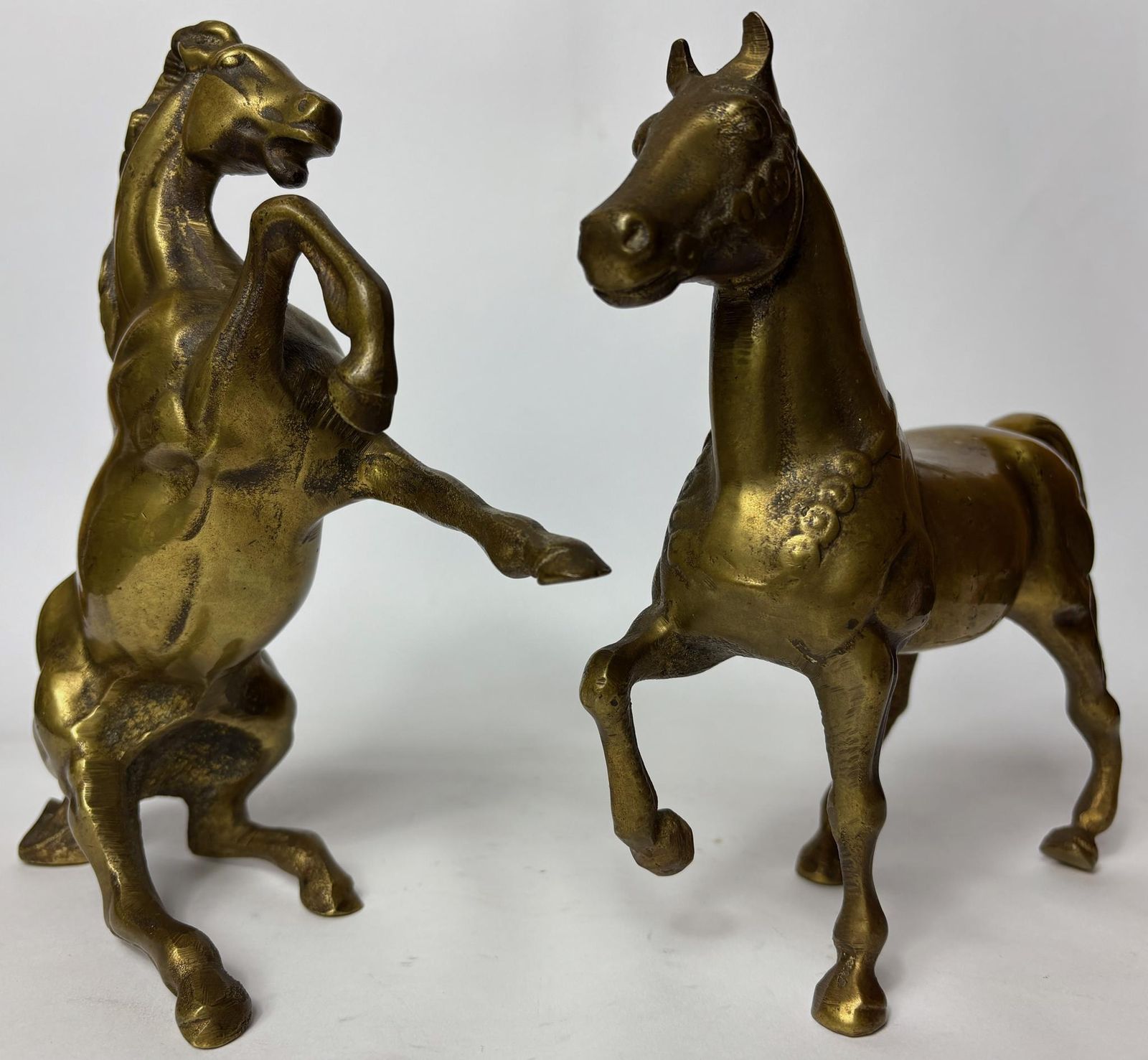 Pair Of Antique Cast Brass Horse Figures (C. 1880–1920) – Heavy Equestrian Mantel Ornaments – 21cm