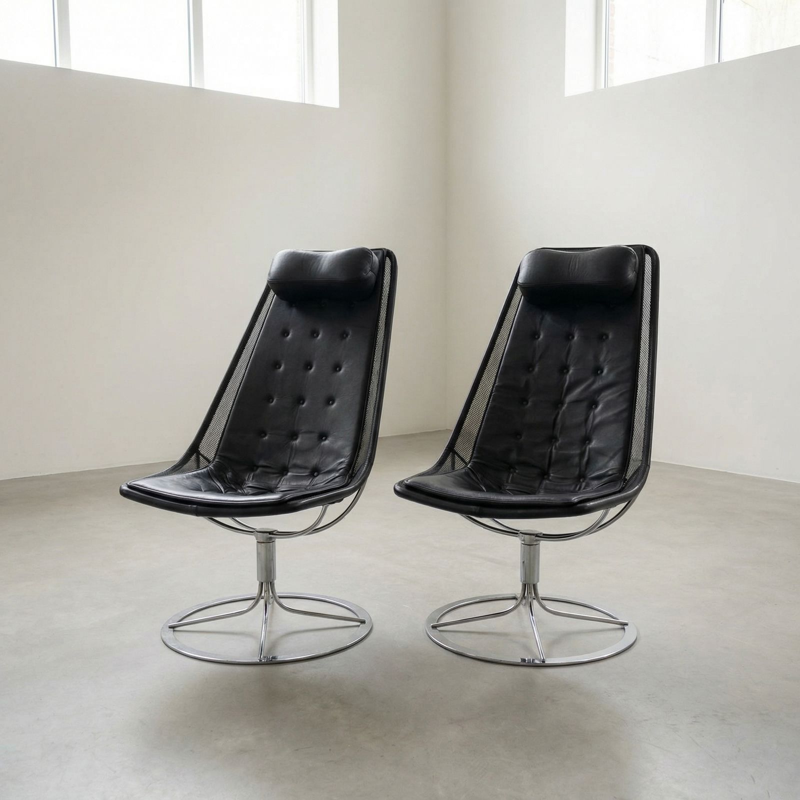 Bruno Mathsson ‘Jetson’ Swivel Lounge Chair In Black Leather For Bruno Mathsson International, 2015