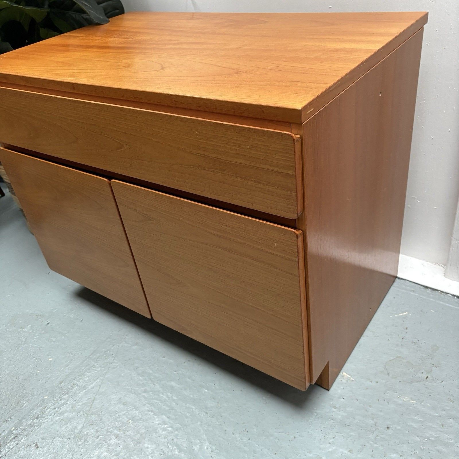 photo vintage Mid Century Tapley 33 Modular Cupboard By Beaver & Tapley, Teak, Model Wsd33