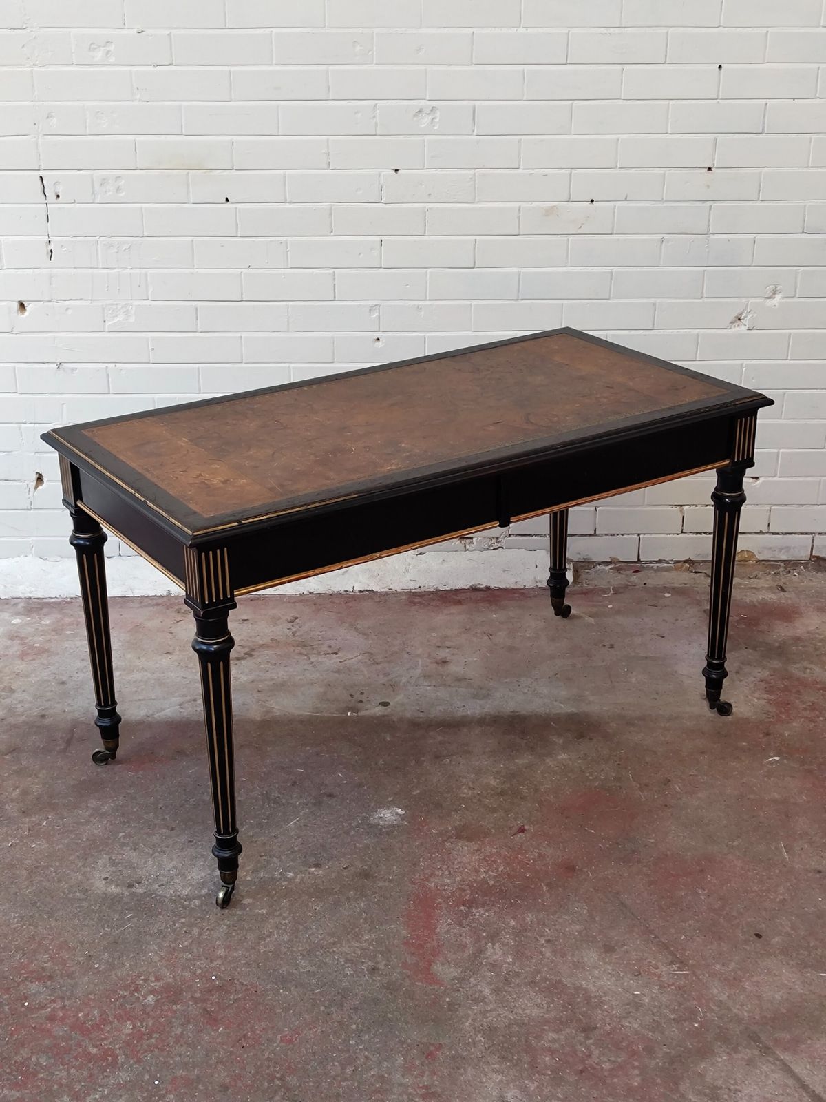 photo vinterior Antique Victorian English Aesthetic Movement Ebonised Leather Top Library Writing Table