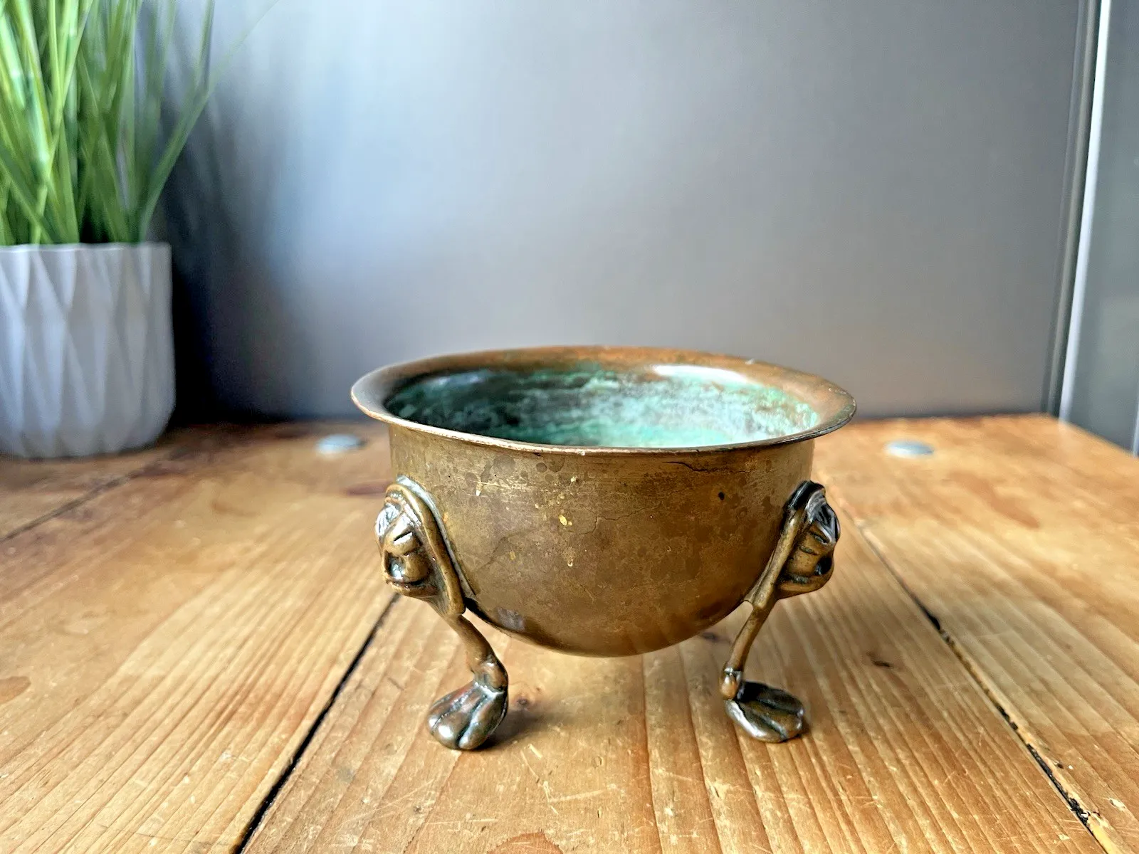 photo furniture Antique 19th C Bronze Brass Monkey Mask Lion Footed Plant Pot Planter Cachepot