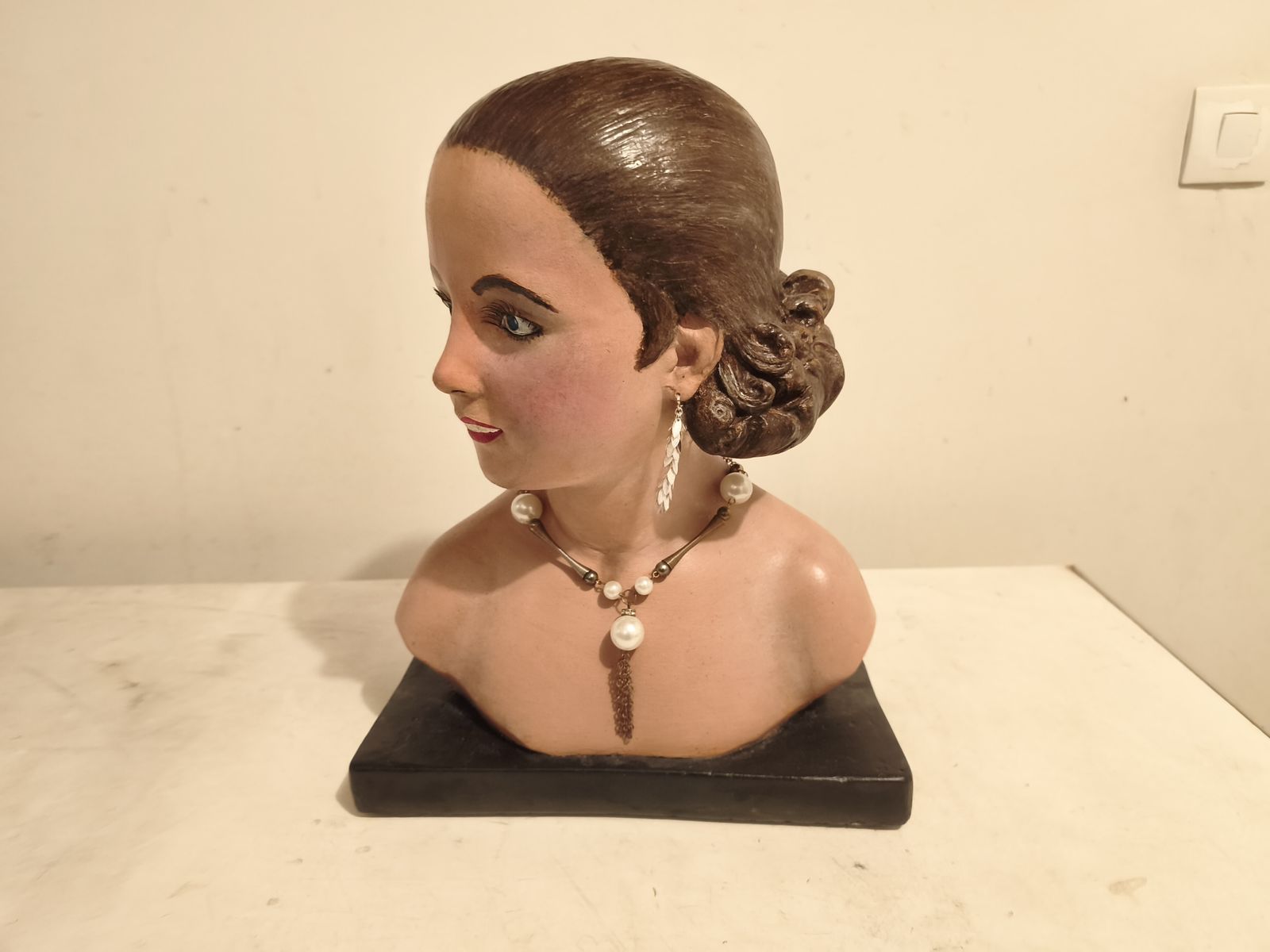 Plaster Bust Of A Woman, Signed Renet photo vinterior