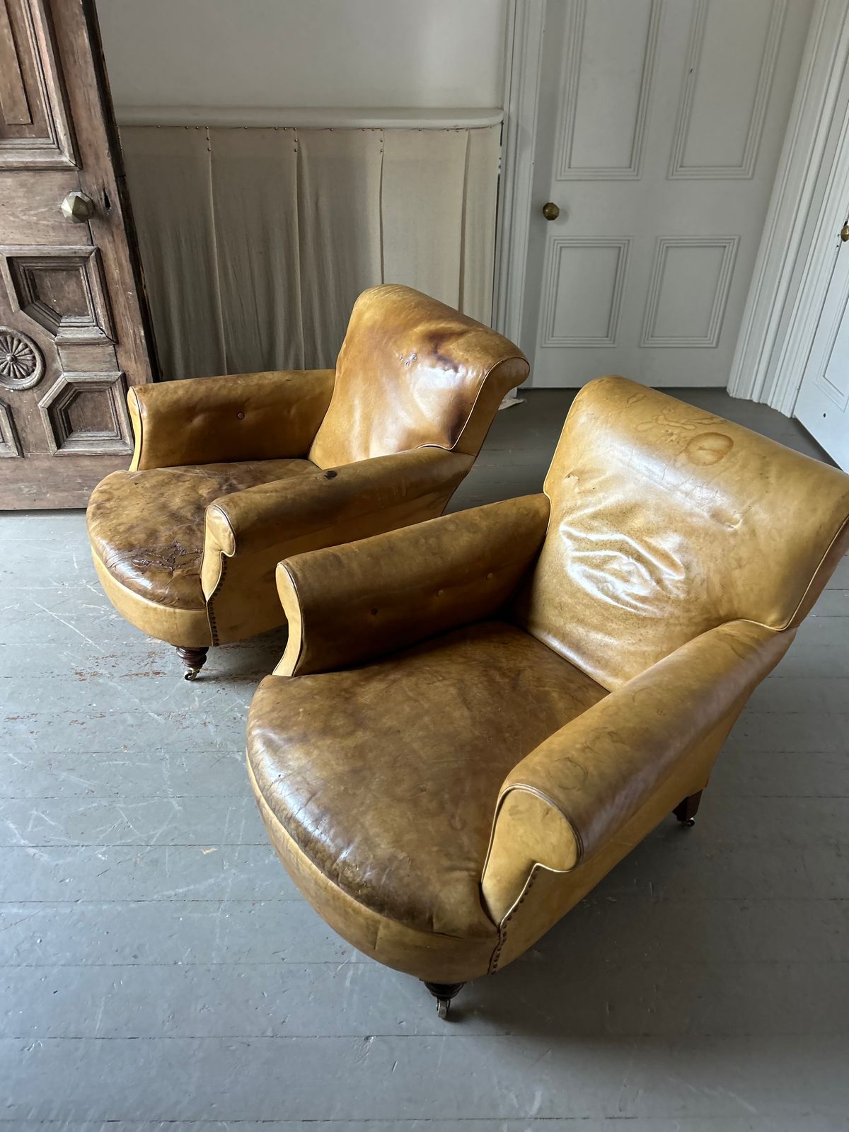 Pair Of Very Deep Seated 19th Century English Club Chairs photo vinterior