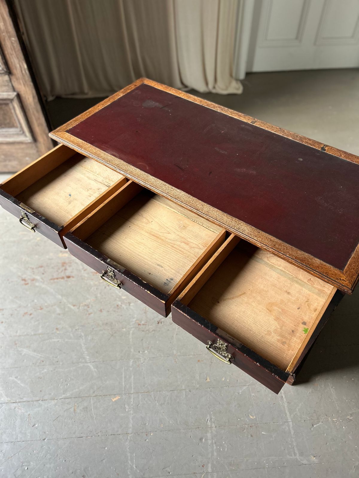 Cute 19th Century Kneehole Desk In Original Paint photo 850.0