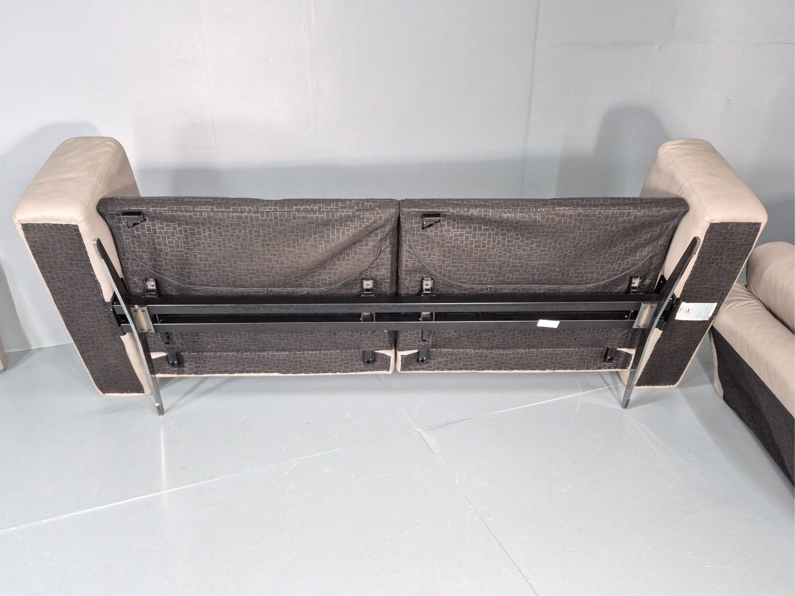 Furniture Stressless Stella 3 Seat Settee In Grey Leather Modern Ekornes Eb11476 M3ss photo