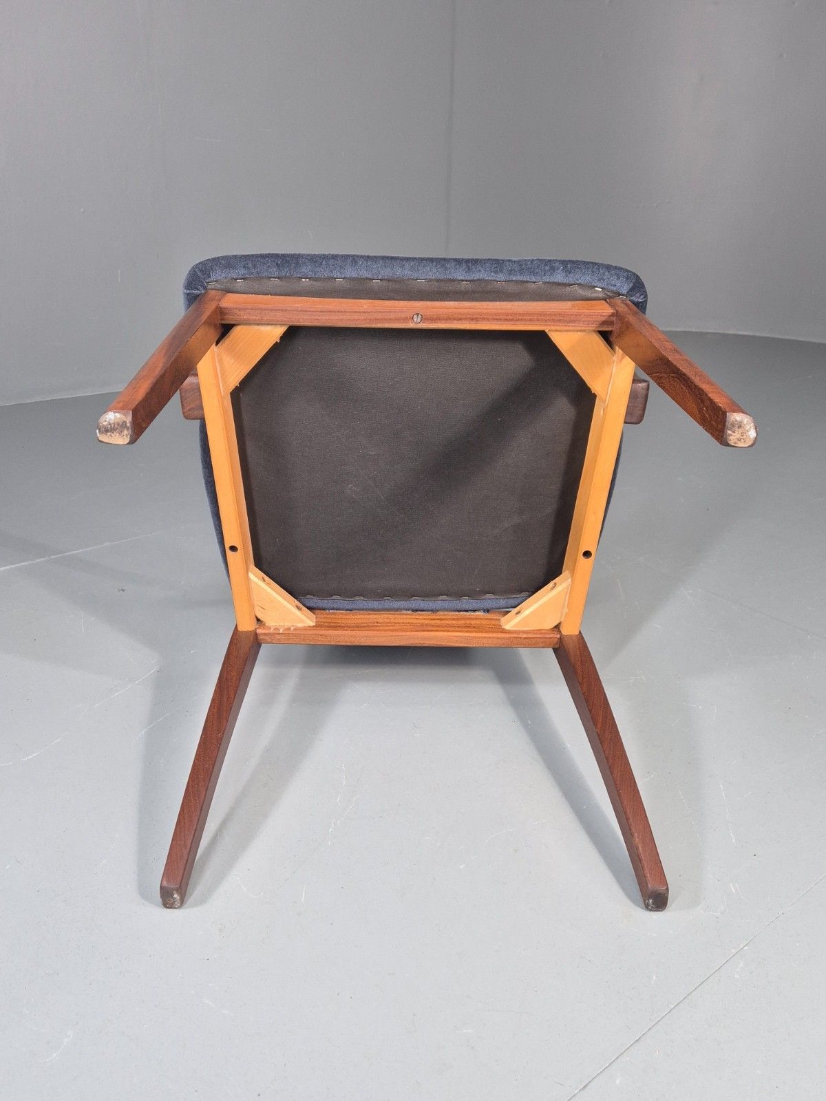80.0 Vintage G Plan Carver Chair 1980s Retro Teak Blue Velour Eb11526 Mdin photo