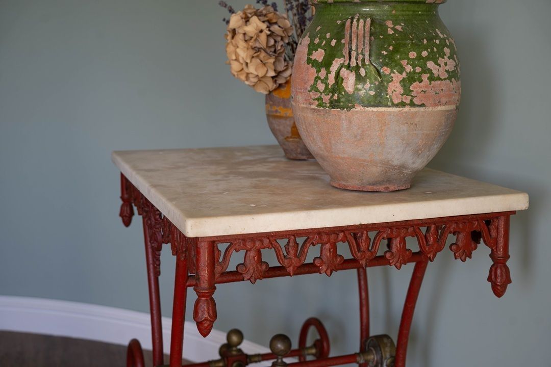 photo furniture Antique Red Patisserie Table