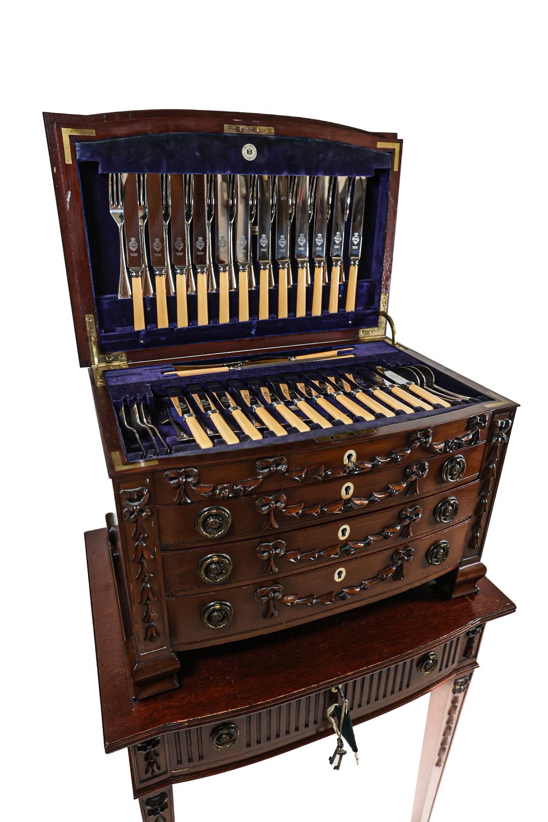 Hepplewhite Style Viners 109 Piece Cutlery Canteen  In Chest photo Furniture