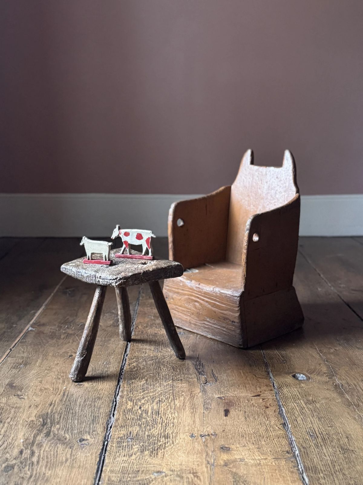 photo furniture Primitive 19th Century Welsh Child's Lambing Chair