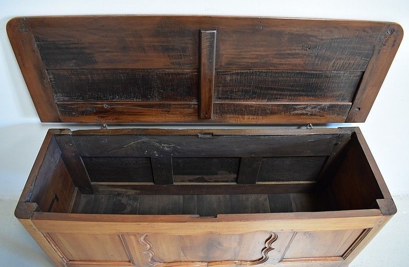 Louis XV Chest Of The Region Of Rennes, 19th photo for sale
