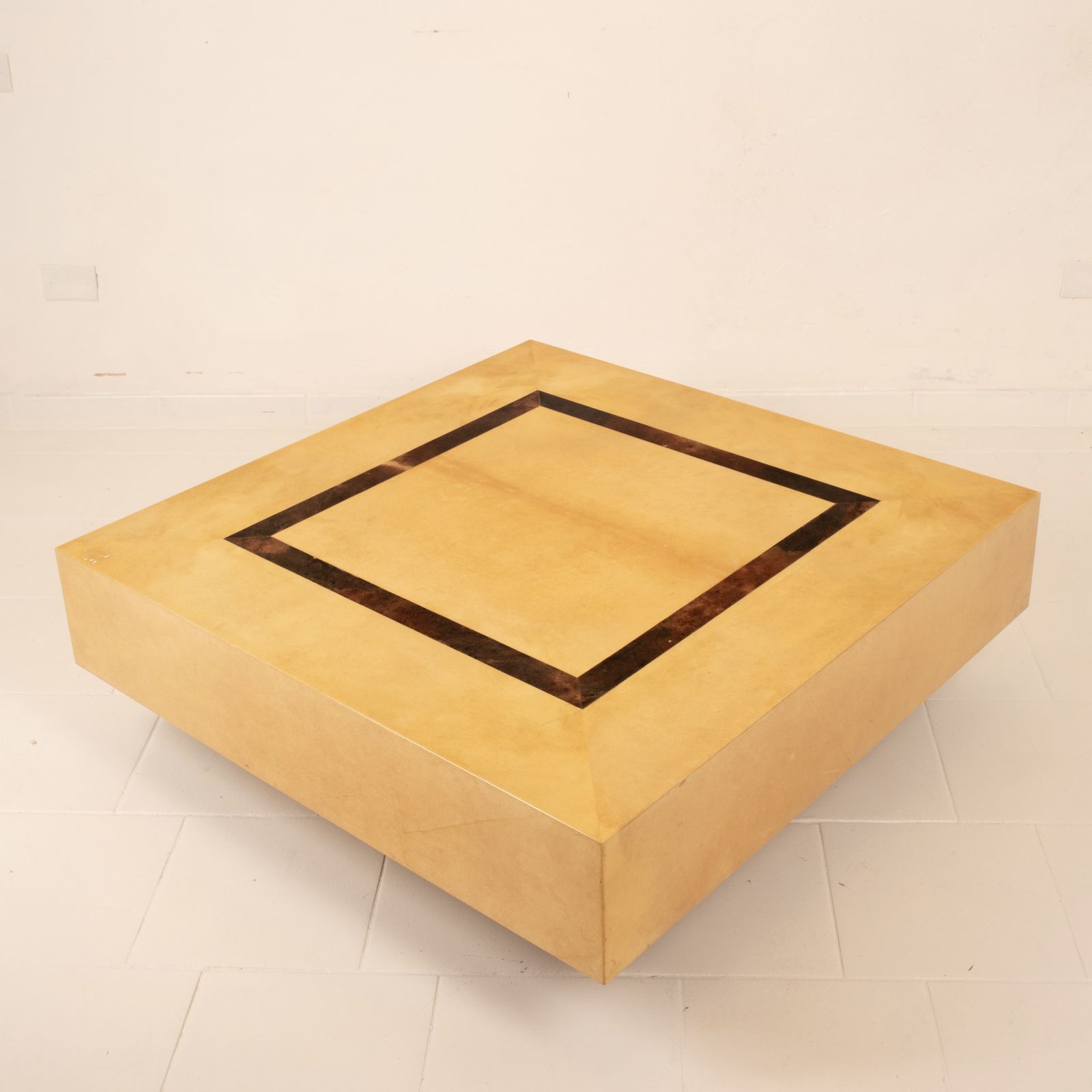 photo vintage Nucci Valsecchi Coffee Table For Tura Milano 1970 Mod 3000d