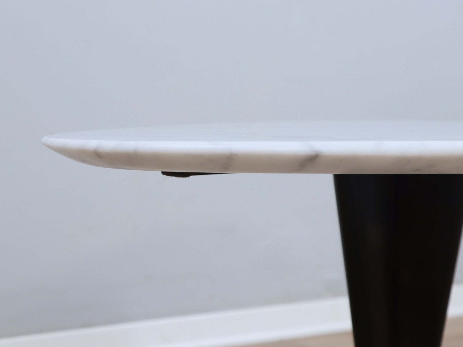 photo furniture Mid Century Organic Design Tripode Marble Coffee Table 1950s